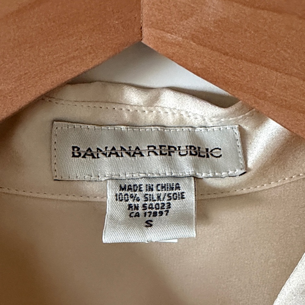 Banana Republic Beige Silk Button-Up Blouse - Picture 3 of 4